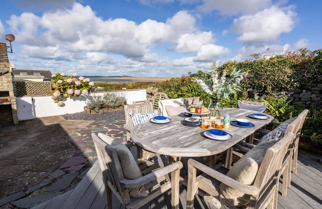 Hafan : Pet-Friendly 3‑Bed Bungalow with Sea Views in Rhosneigr | Managed by Anglesey Holiday Lettin