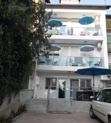 Hajnalház Apartments