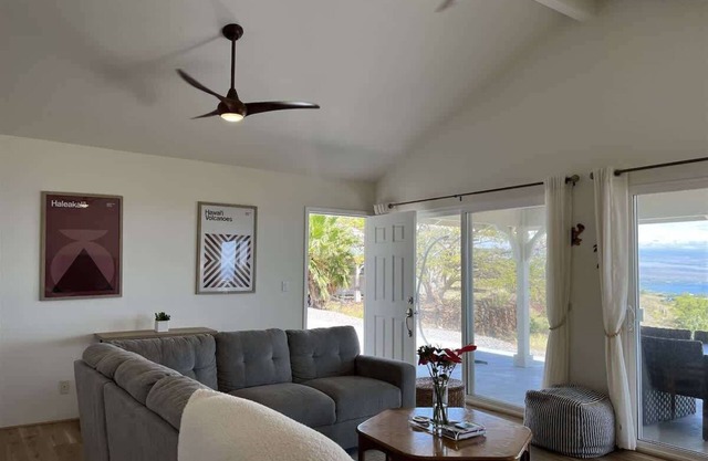 Hale Lewa ~ Newer Home ~ Ocean Views ~ 30 Day Rent