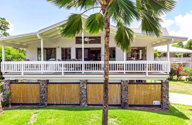 Hale Ola Kai - a 3br/3ba home a block from the beach in Hanalei