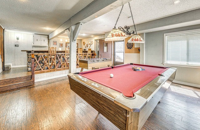 Half-Mi to Midtown: Family Retreat w/Mtn Views!