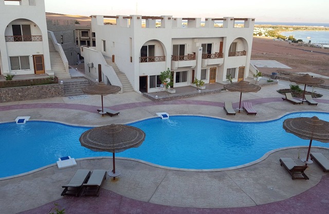 Half Moon - Sunny Dahab Sea view resort chalet with free S.pool &mountain View