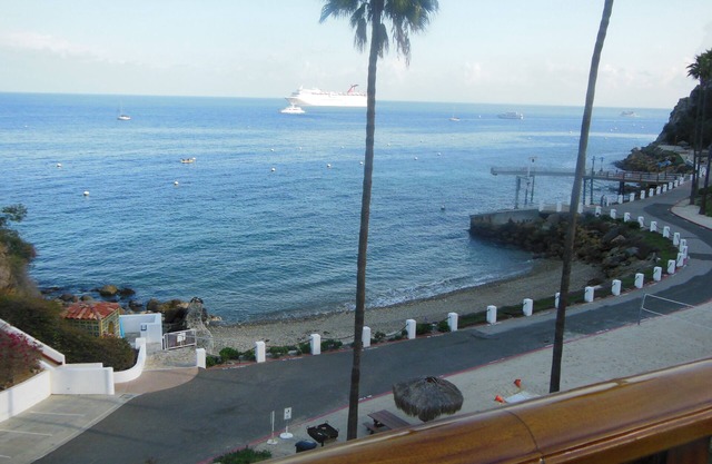 HAMCOVE BestBldg Best View/OCEANFRONT/GOLFCART/SMART TV A/C,25 yards to ocean!