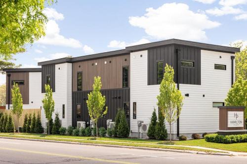 Hamilton Place Bayside Building 4 Units