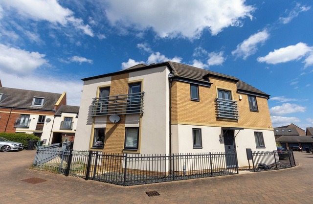 Hampton 3-Bedroom spacious & clean entire house Quiet WIFI private parking