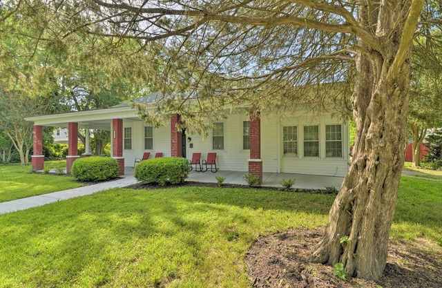 Hampton Sanctuary w/Fire Pit & Fenced Yard!