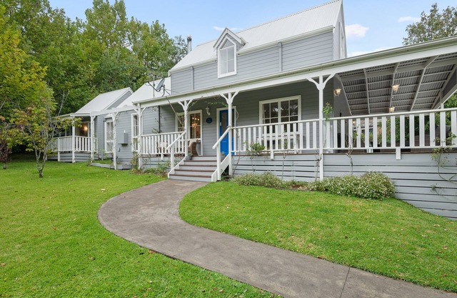 Hamptons charm at Nantucket in Mollymook