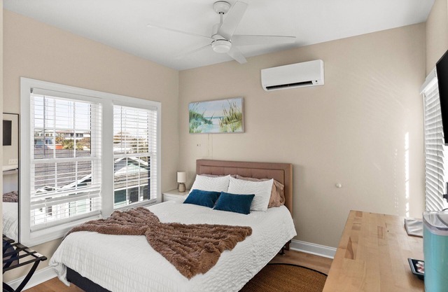 Hanby Hideaway~ Cottages @ Kure ~ Beach, Fishing, Pool, Walk to Pier