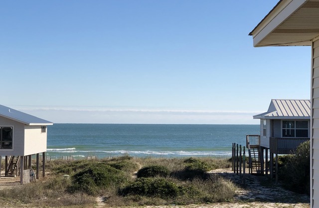 Hang Ten - 1st Tier! Gorgeous Views with private pool! 100 Steps to the beach!