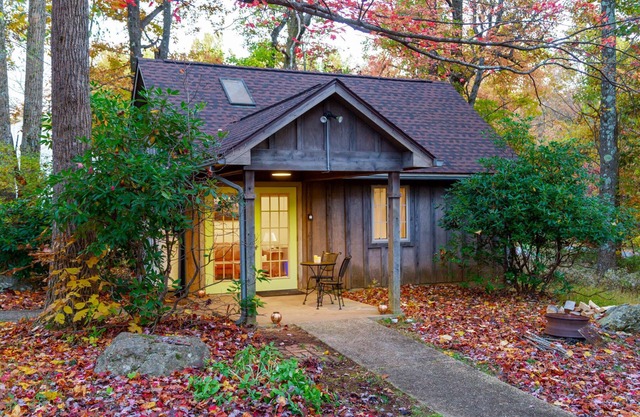 Hanging Rock Cabin -