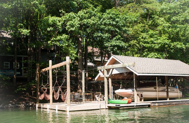 Happy Oars SML: Lakefront in Quiet Cove, Linens Incl, Sun-Sun Summer Rental