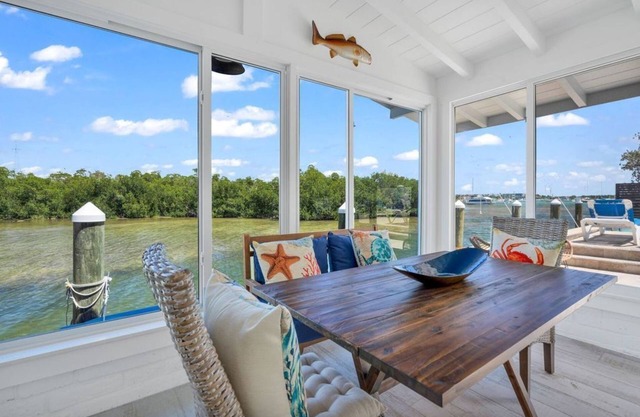 Harbor Hideaway - 3bed,2bath,50' dock, heated pool, tiki with all the amenities.