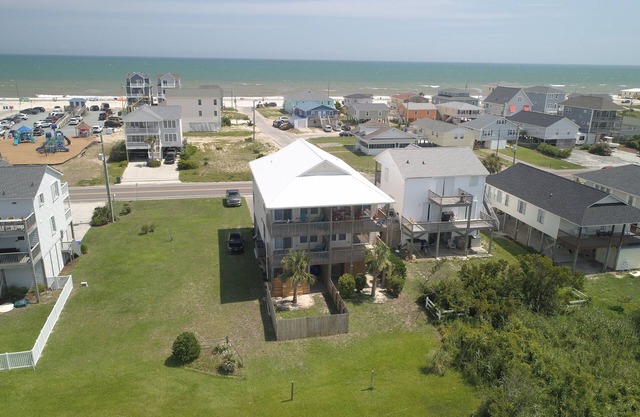 Harbor House 1601 Beautiful beach cottage duplex -sleeps 9, short walk to beach!
