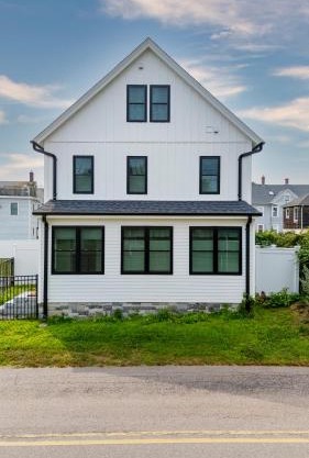 Harbor House on Main Historic 5BR Retreat Near Downtown Mystic