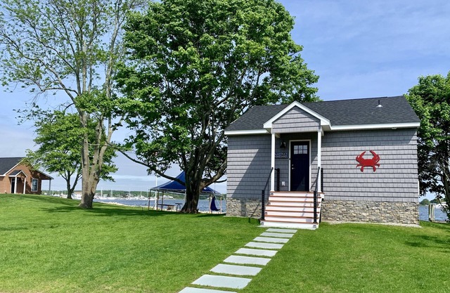 Harbor View Landing Mystic, CT - The Martha's Vineyard Waterfront Cottage