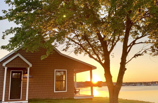 Harbor View Landing Mystic, CT - The Nantucket Waterfront Cottage