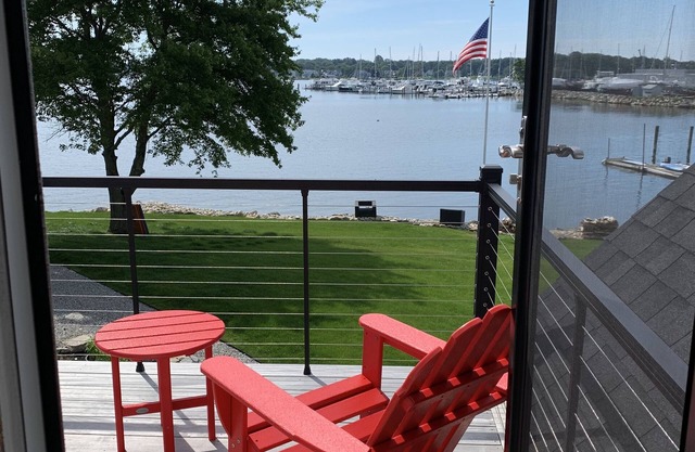 Harbor View Landing Mystic CT - The Bluffs Waterfront House - Second Floor Only