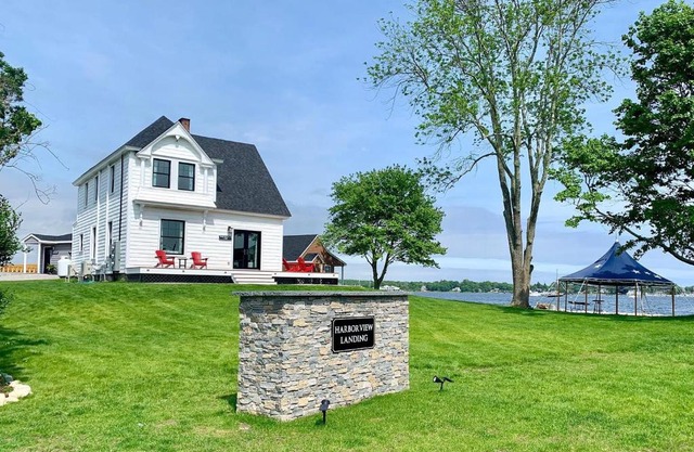 Harbor View Landing
