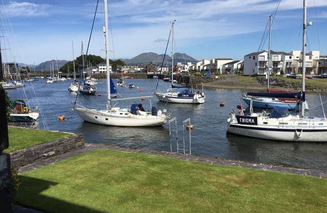 Harbour-Side Apartment In Porthmadog With Stunning Views