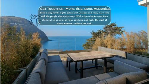 Harbour Tide, Inviting 3 BR Apt, Large Terrace and Sea View, Parking