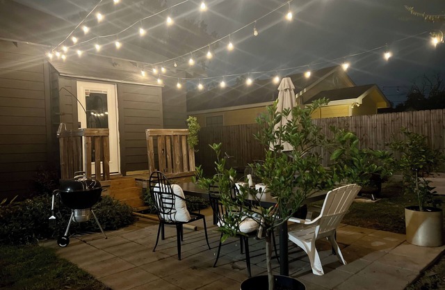 Hardy Heaven: Modern Amenities & Vintage Charm, Pet Friendly, 3 miles from DT