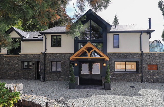 HARE'S BREATH, pet friendly, with open fire in Bowness-On-Windermere