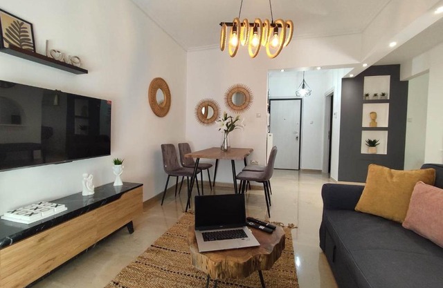 Haris modern apt. near the sea