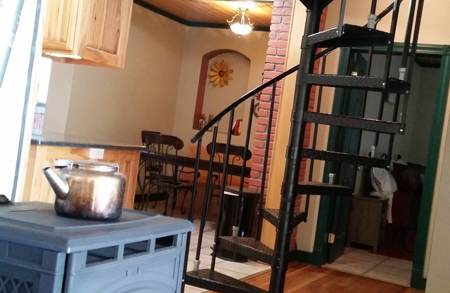 Harmony Haven, a small town cottage retreat, large garden and outdoor adventure.