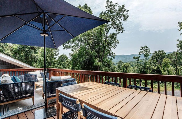 Harmony Ridge Hideaway: mountain retreat w/hot tub