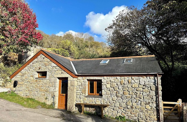 HARVEY'S HOUSE, family friendly, with hot tub in Helston