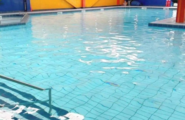 Harwich - Caravan - Sleeps 10 - Garden - Pool