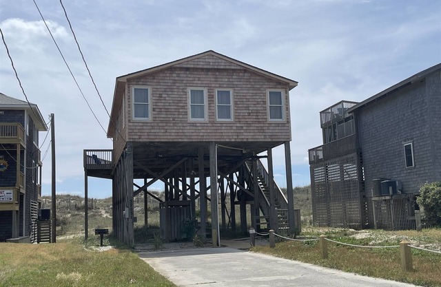 Hatteras Jack Oceanfront Cottage with a great ocean view!