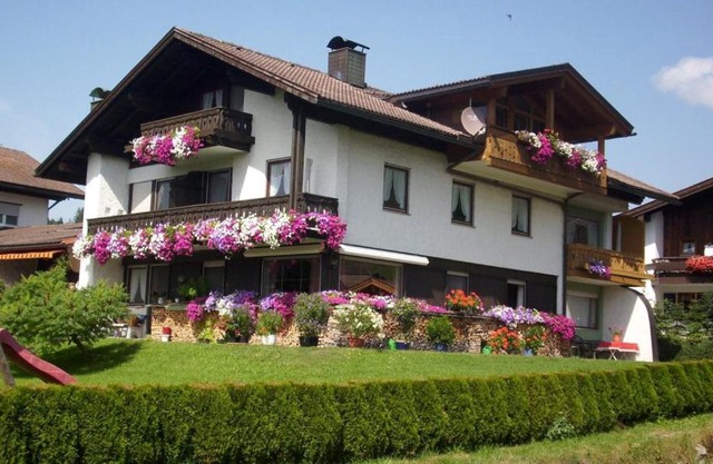 "Haus Enzian" - Annehmlichkeiten von 4-Sterne Familien-und Wellnesshotel Viktoria können mitgenutzt werden