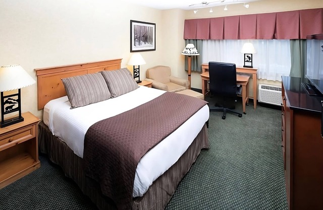Have a Tour! Pet-friendly Property, Indoor Pool, Close to Legends Stadium!