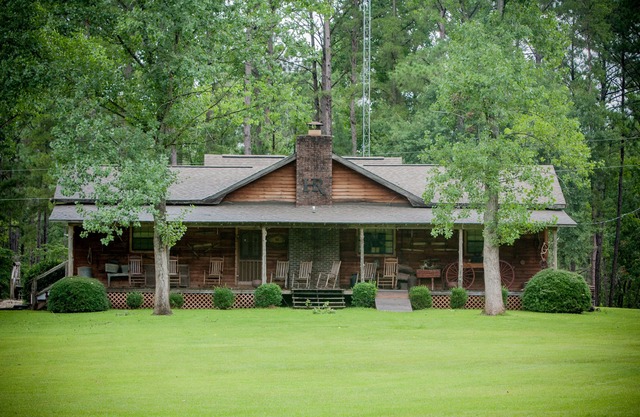 Hawkins Ridge Lodge - Enjoy the Southern Comfort living