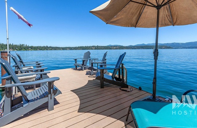 Hayden Lake Waterfront | 6 Adults 6 Kids w/Hot Tub