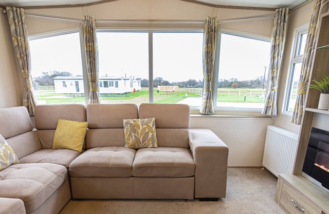 Hayling Island Holiday Park Gold 3 Bed Caravan K007