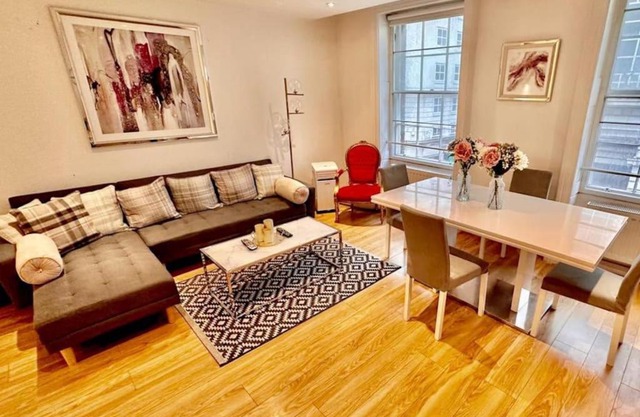 Haymarket 2: Large Central Apt!