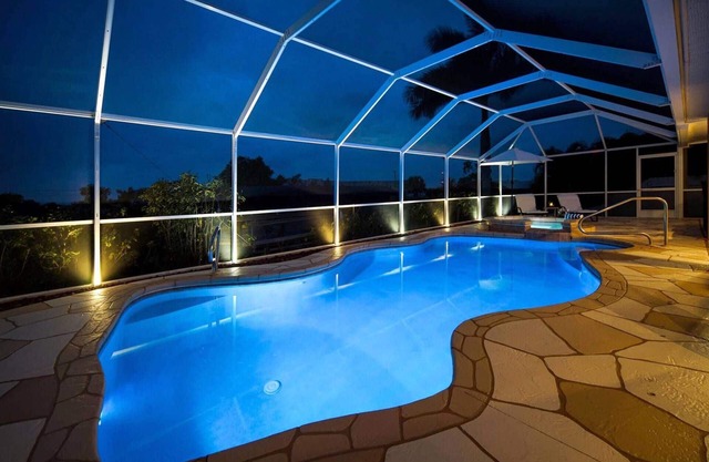 HD Smart TV's, Kayaks, Pool & Spa, WIFI, Gulf Access, E-Dart Board, Bar, Grill