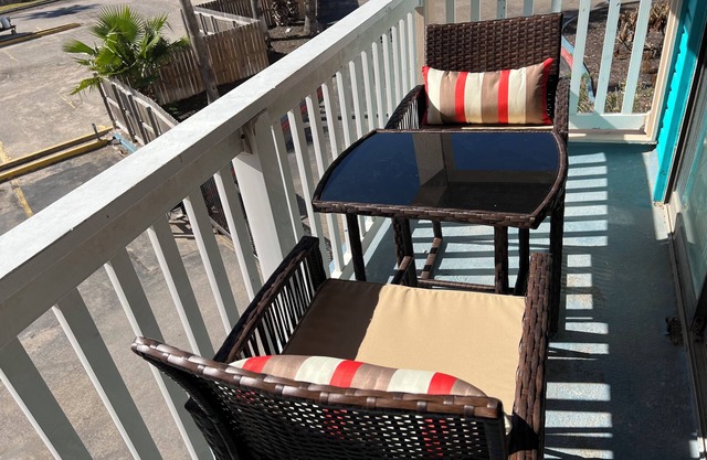 Hear the Waves! Updated, Clean, Beachfront, 2 Pools, Located the North Beach