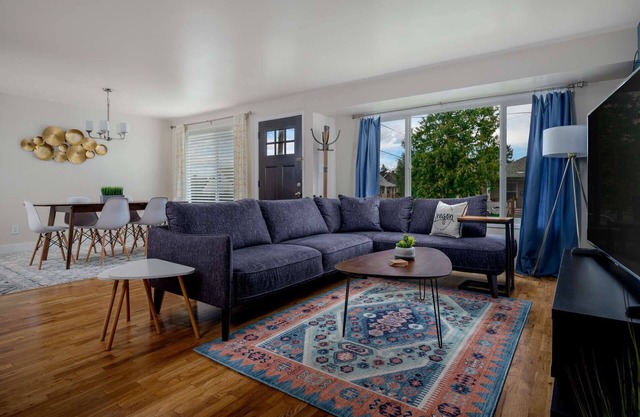 Heart of Alberta Arts District, Pet Friendly, Walk to Alberta Park, Food, Art, and Drinks