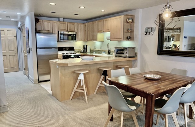 Heart of Aspen 2BR/2BA — Walk to Gondola, Quiet & Convenient