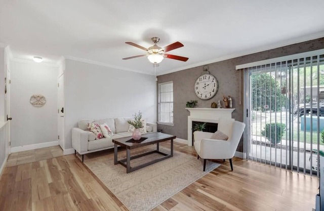 Heart of Dallas - Cozy Apt, 2Bed, Pool (30+ days)