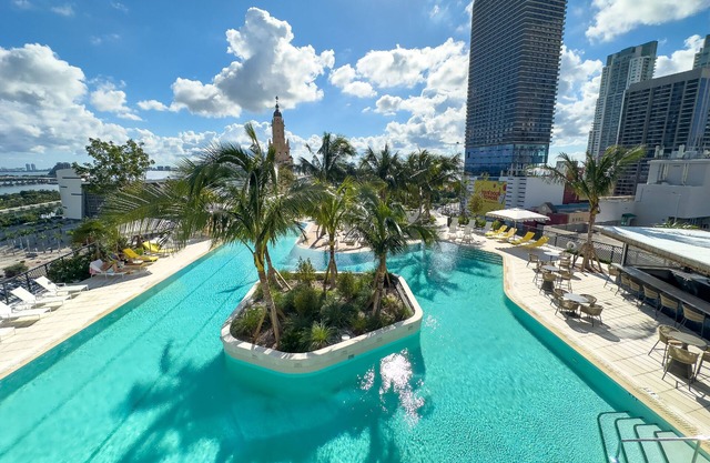 Heart of Downtown, Pool , Gym , Co-working