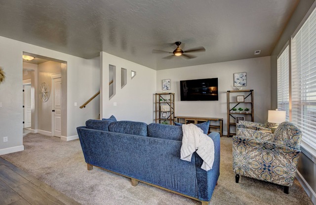Heart of Eagle, 5 bedrooms + 2 miles to Greenbelt!