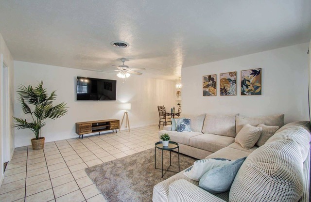 Heart of Houston - 3-BD Apartment (30+ Nights)