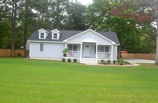 Heart of Williamsburg Guest House 3 Bedrooms, 2 Full Baths, Sleeps 6