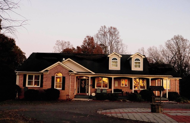 Heart's Desire-3 bdrm/2ba country home with amazing views