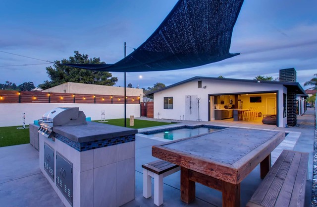 Heart & Soul of San Diego W/heated pool NEAR ALL.
