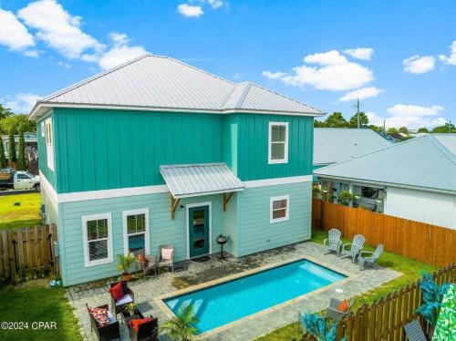 Heated and cooled pool home that sleeps 14 near beach!